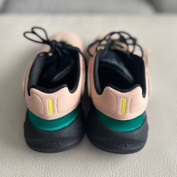 NWT - Adidas Women’s Ozelia Sneakers - Size 7 & 7.5 - Picture 3 of 9